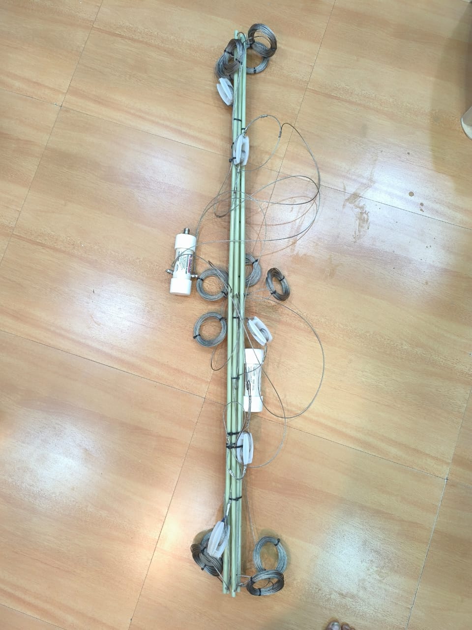 3 Wire Broadband Antenna 0DB UHF, 3DB UHF, 6DB UHF, 0DB VHF, 3DB VHF Suppliers Sellers in India, Delhi